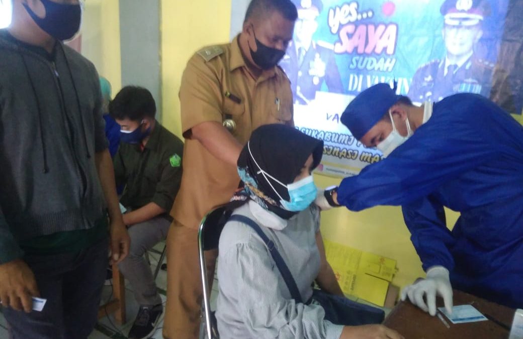 Pemdes Gelar Vaksin Masal Untuk Masyarakat Sebagai Upaya Pencegahan Penyebaran Virus Covid 19.
