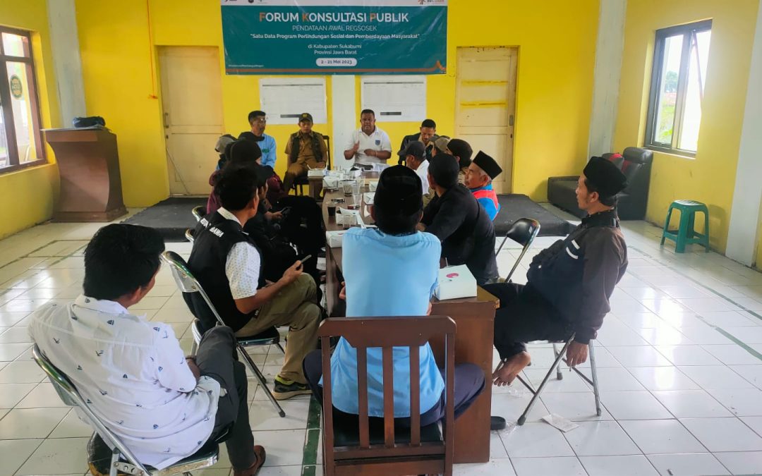 Kepala Desa Tangkil Fasilitasi petugas BPS dalam Melakukan Konsultasi Publik Hasil Pendataan REGSOSEK